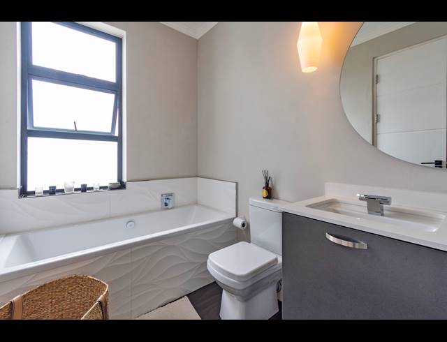 2 BEDROOM APARTMENT FOR SALE IN VREDEHOEK